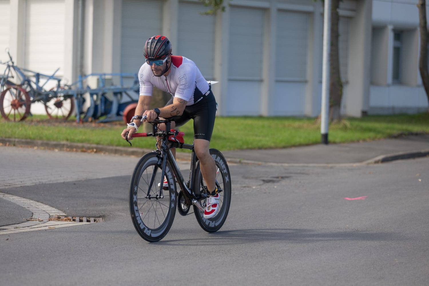Athlet auf dem Rad beim Cherry Man Sprinttriathlon in Witzenhausen